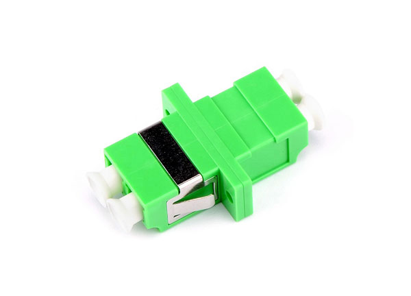 为FTTH网络提供LC/APC至LC/APC DX SM法兰光纤适配器绿色0.2dB