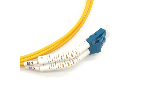 柔性角靴跳线电缆液晶/upc-lcapc光纤跳线双工SM黄色